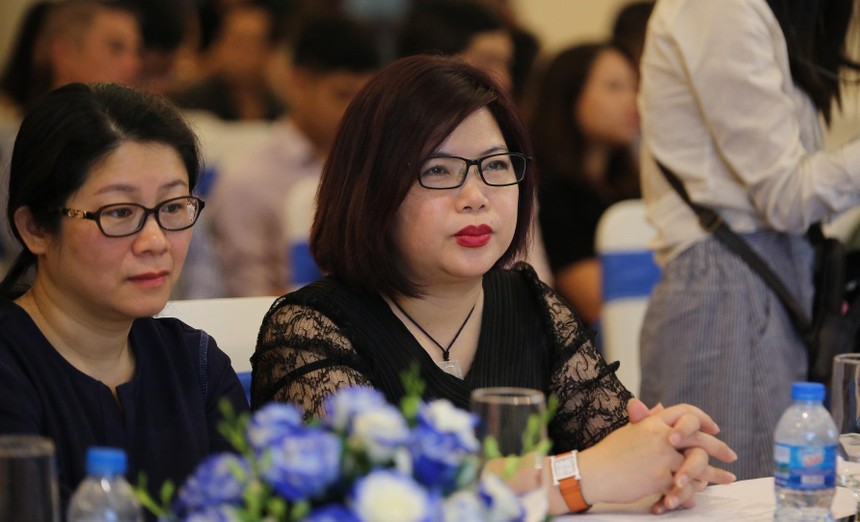 Bà Hoa Giang (bên phải) tại Đại hội cổ đông thường niên năm 2019 của FPT Retail (Ảnh tư liệu).