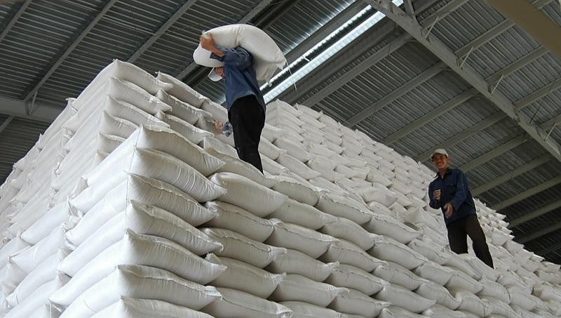 Uỷ ban Thường vụ Quốc hội đồng ý sử dụng 2.199 tỷ đồng mua bù 172.889,47 tấn gạo dự trữ quốc gia đưa vào dự trữ quốc gia theo đề xuất của Chính phủ (Ảnh minh hoạ) 