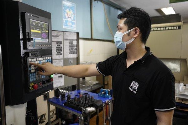 Người lao động Công ty ICHI Việt Nam yên tâm làm việc trong môi trường an toàn “vùng xanh doanh nghiệp”.