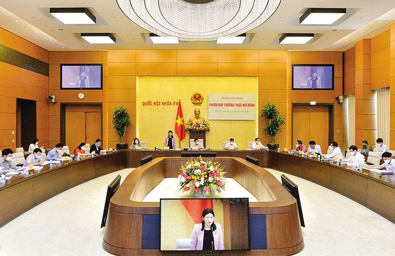 Ủy ban Tư pháp họp thường trực mở rộng để thẩm tra báo cáo công tác phòng, chống tham nhũng của Chính phủ. Ảnh: Duy Linh