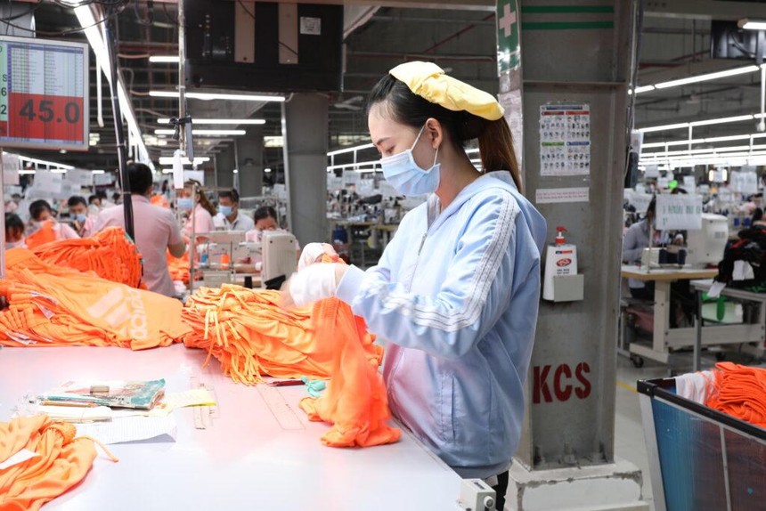 Người lao động làm việc trong nhà máy của Dệt may Thành Công (Ảnh: TCM)