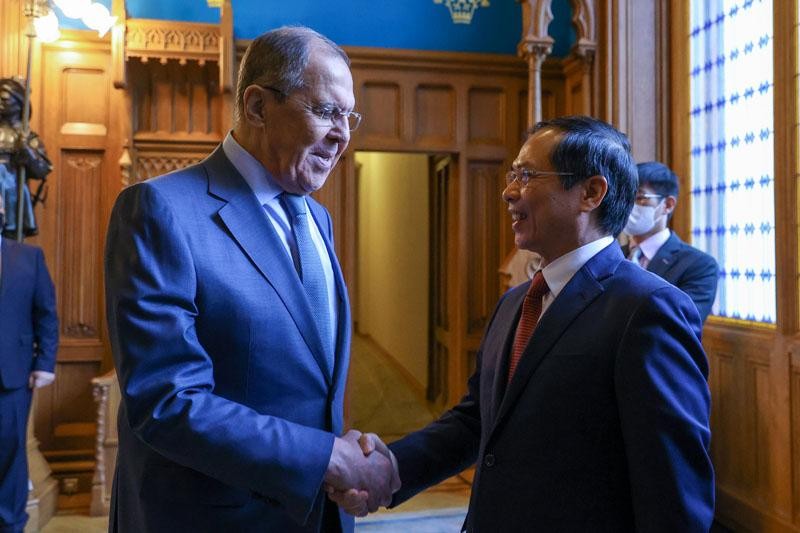 Bộ trưởng Ngoại giao Bùi Thanh Sơn hội đàm với Bộ trưởng Ngoại giao Nga Sergei Lavrov (Ảnh: BNG)