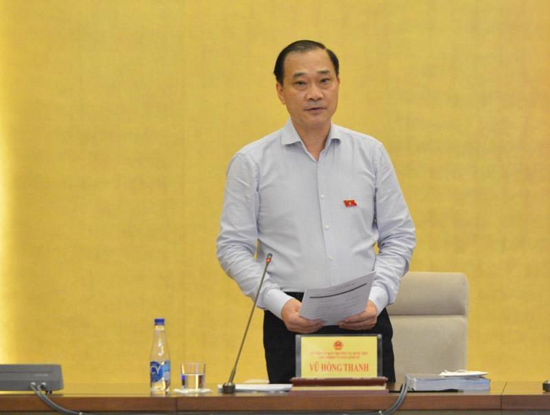 Chủ nhiệm Ủy ban Kinh tế Vũ Hồng Thanh điều hành phiên họp.
