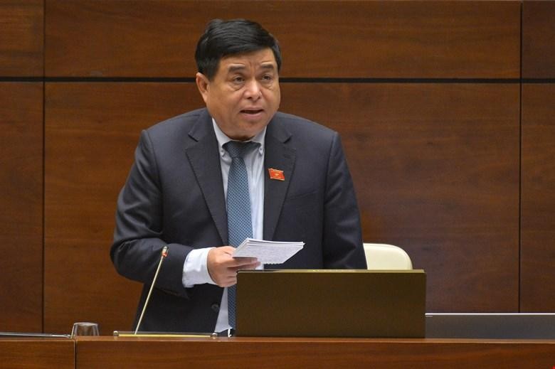 Bộ trưởng Bộ Kế hoạch và Đầu tư Nguyễn Chí Dũng tiếp thu ý kiến đại biểu Quốc hội.