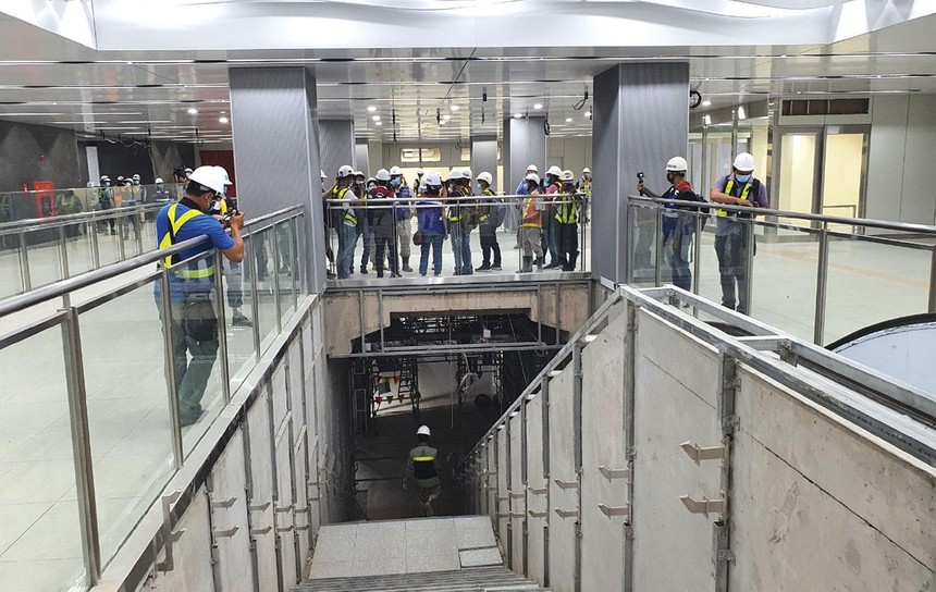 TP.HCM đã có các tầng hầm ở tuyến metro số 1 thì cần sớm quy hoạch tổng thể để kết nối với các không gian ngầm khác xung quanh (Trong ảnh: Tầng hầm metro trạm Ba Son). Ảnh: Lê Toàn 