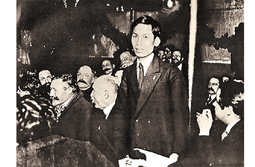 Nguyễn Ái Quốc tại Đại hội lần thứ XVIII của Đảng Xã hội Pháp ở Tours, tháng 12/1920.