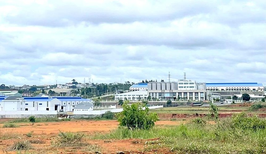 Công ty Phát triển hạ tầng Khu công nghiệp Lộc Sơn - Phú Hội đã ký 8 hợp đồng cho thuê lại 9,433 ha tại KCN Lộc Sơn chưa đúng thẩm quyền. Trong ảnh: KCN Lộc Sơn Ảnh: Bảo Lâm