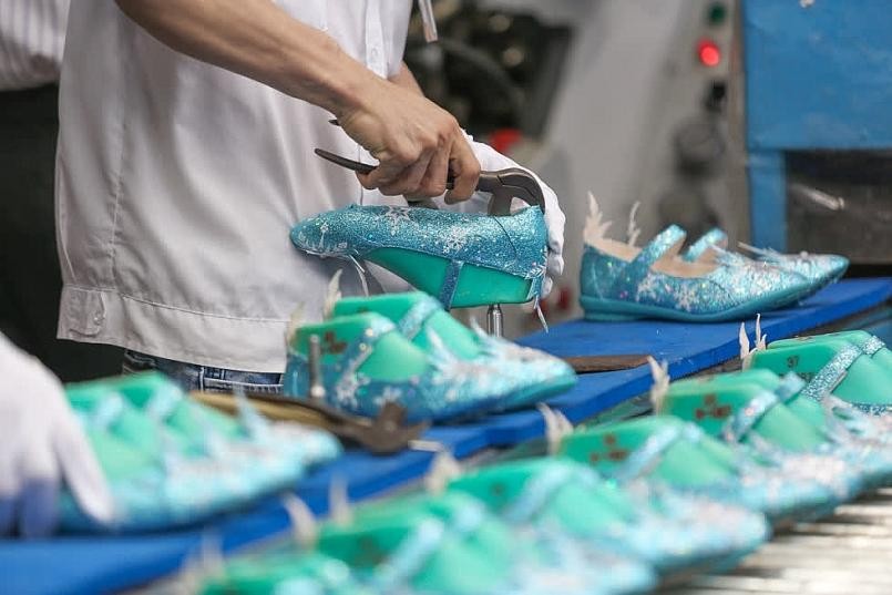 Mỹ là thị trường xuất khẩu giày dép lớn nhất của Việt Nam, với kim ngạch 11 tháng đạt hơn 5,5 tỷ USD, tăng 18% so với cùng kỳ.