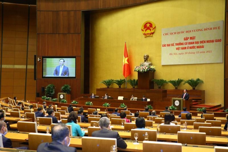 Chủ tịch Quốc hội Vương Đình Huệ phát biểu tại cuộc gặp (Ảnh: DT).