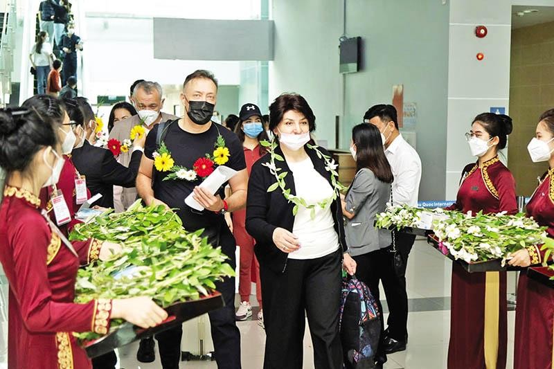 Đón du khách Uzbekistan đến Phú Quốc trải nghiệm kỳ nghỉ 9 ngày 8 đêm theo chương trình hộ chiếu vắc-xin.