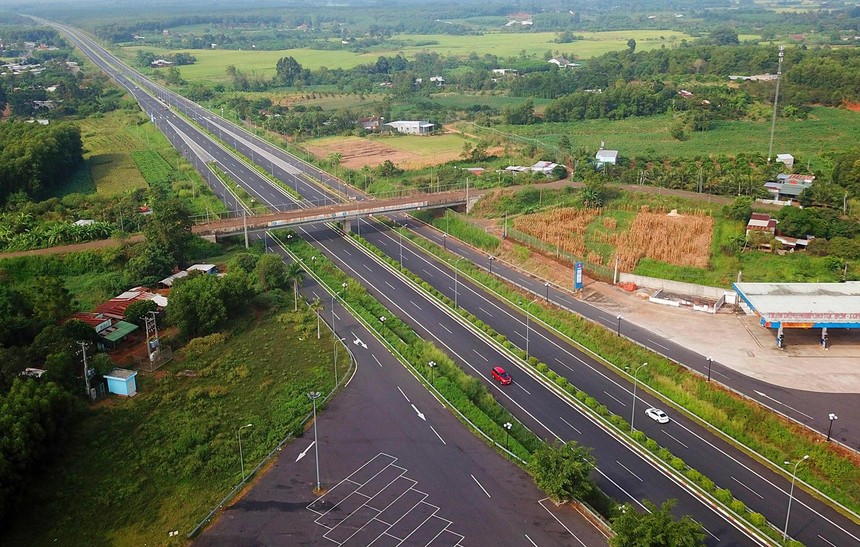 Cao tốc Dầu Giây - Phan Thiết kích hoạt làn sóng đầu tư vào Bình Thuận. 