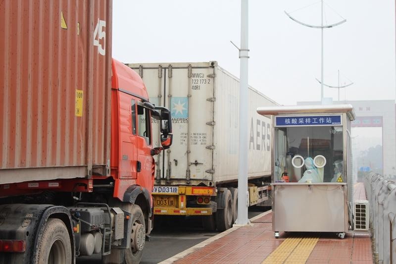 Tính đến tối muộn 15/3, riêng tỉnh Lạng Sơn vẫn còn hơn 1.300 xe hàng chờ xuất khẩu.