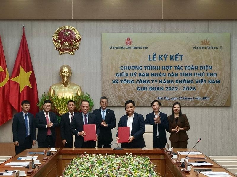 Lãnh đạo Vietnam Airlines và lãnh đạo UBND tỉnh Phú Thọ chính thức ký kết thỏa thuận hợp tác toàn diện giai đoạn 2022 - 2026