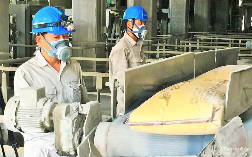 Nguồn cung xi măng tại chỗ tăng cao trong khi nhu cầu tại Nghệ An, Hà Tĩnh tăng thấp, Vicem Hoàng Mai dự kiến doanh thu năm 2022 giảm khoảng 28 tỷ đồng so với 2021.