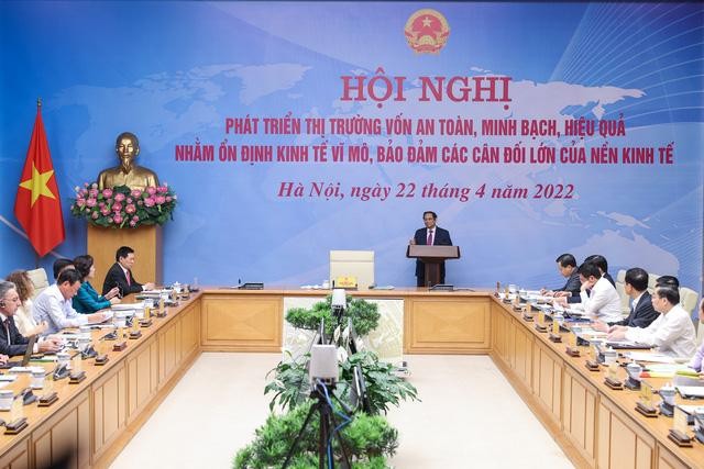 Thủ tướng Phạm Minh Chính chủ trì Hội nghị Phát triển thị trường vốn an toàn, minh bạch, hiệu quả, bền vững nhằm ổn định kinh tế vĩ mô, bảo đảm các cân đối lớn của nền kinh tế (Ảnh: Nhật Bắc)