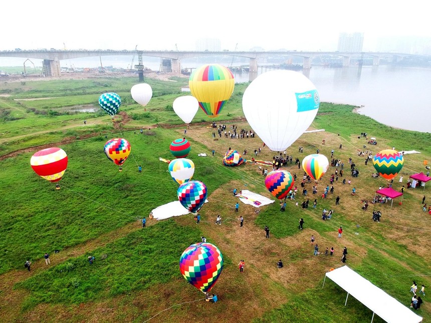 Ngày hội khinh khí cầu – “Hà Nội muôn màu” là sự kiện này nằm trong khuôn khổ chương trình “Du lịch Hà Nội chào 2022 - Get on Hanoi 2022" 