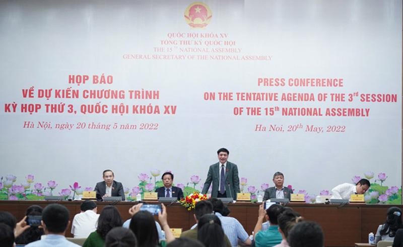 Tổng thư ký Quốc hội Bùi Văn Cường chủ trì họp báo.
