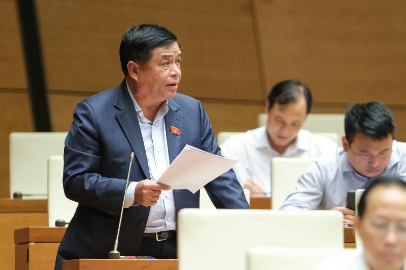 Bộ trưởng Nguyễn Chí Dũng làm rõ các vấn đề mà đại biểu Quốc hội quan tâm