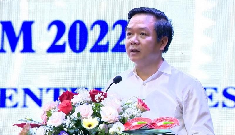 Chủ tịch UBND tỉnh Ninh Bình Phạm Quang Ngọc phát biểu tại hội nghị.