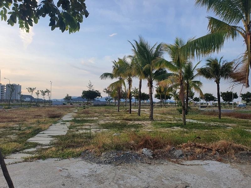Nhiều khu vực tại Khu đô thị FPT (quận Ngũ Hành Sơn, Đà Nẵng) vẫn chưa đầu tư công viên. Ảnh: P.V