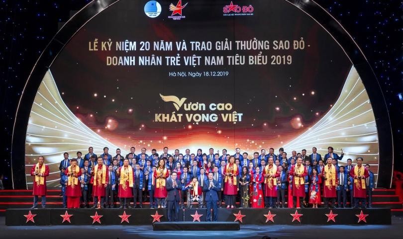 Giải thưởng Sao Đỏ - Doanh nhân trẻ Việt Nam đã qua 11 lần tổ chức, tôn vinh 107 gương mặt doanh nhân Sao Đỏ