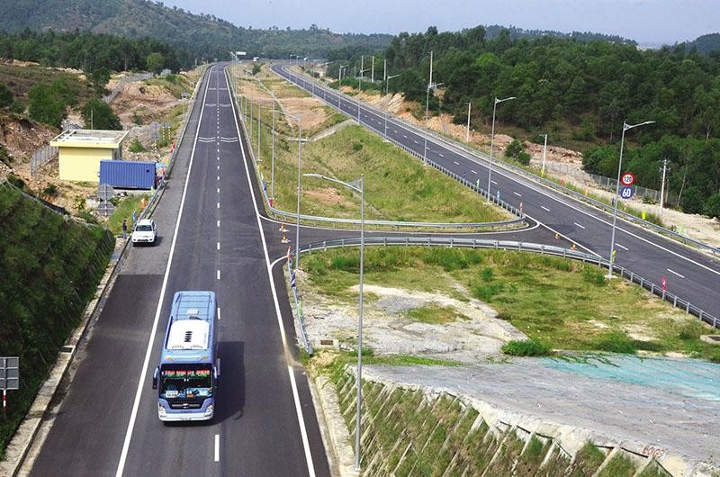 Cao tốc Đà Nẵng - Quảng Ngãi đóng vai trò quan trọng đối với sự phát triển kinh tế của tỉnh Quảng Ngãi, đặc biệt là Khu kinh tế Dung Quất