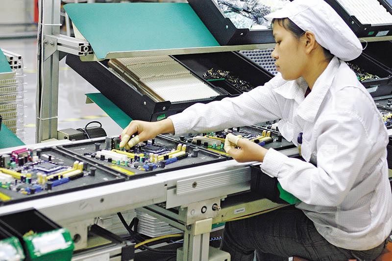 Sản xuất tại Công ty Foxconn (Bắc Ninh). Ảnh: Đức Thanh