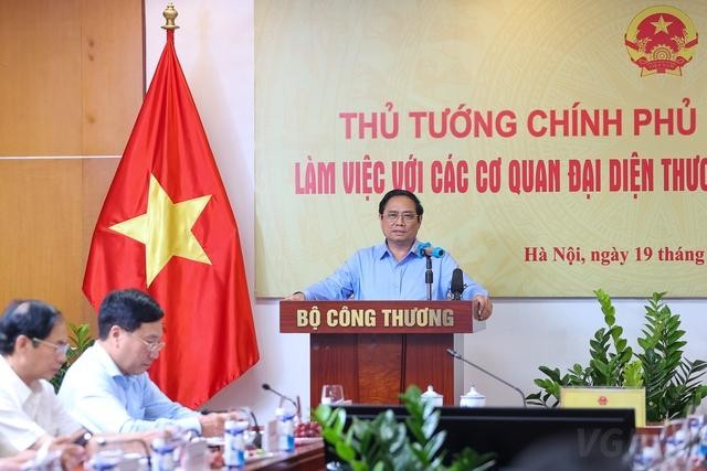 Thủ tướng Phạm Minh Chính chủ trì Hội nghị trực tuyến với hệ thống cơ quan đại diện thương mại Việt Nam tại nước ngoài (Ảnh: VGP).