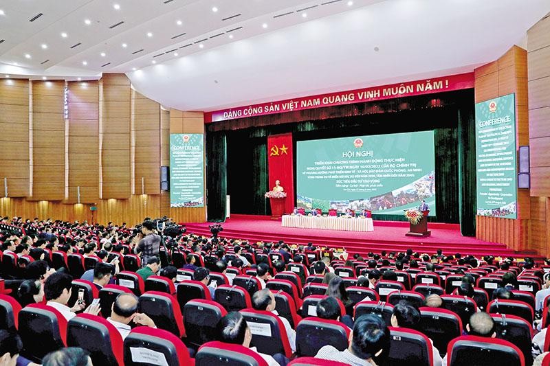 Thủ tướng Chính phủ Phạm Minh Chính phát biểu chỉ đạo tại Hội nghị triển khai Chương trình Hành động của Chính phủ thực hiện Nghị quyết số 11-NQ/TW. Ảnh: Đức Trung