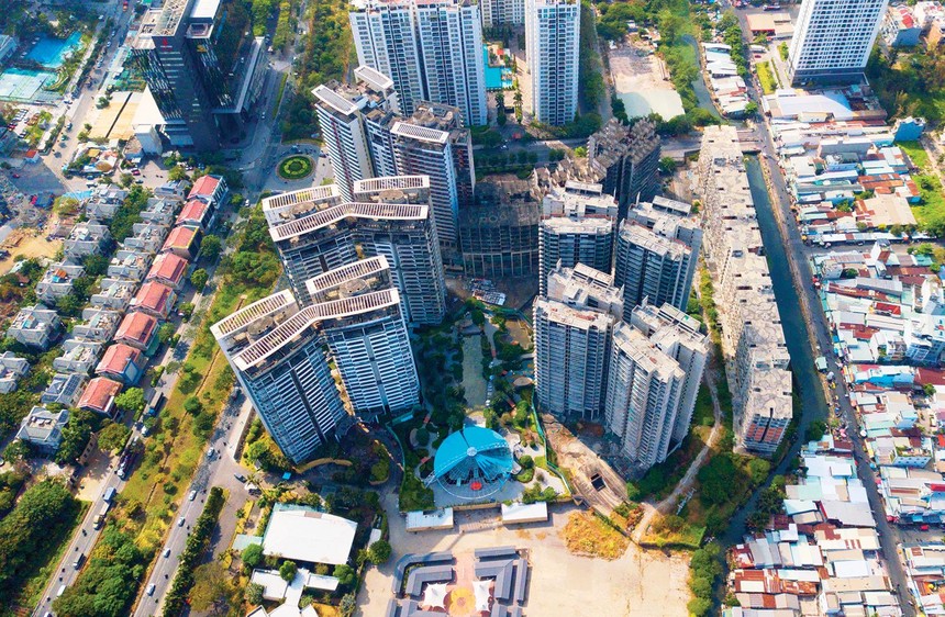 Một dự án căn hộ quy mô hàng ngàn sản phẩm tại khu Nam Sài Gòn vừa được “hồi sinh”. Ảnh: Lê Toàn