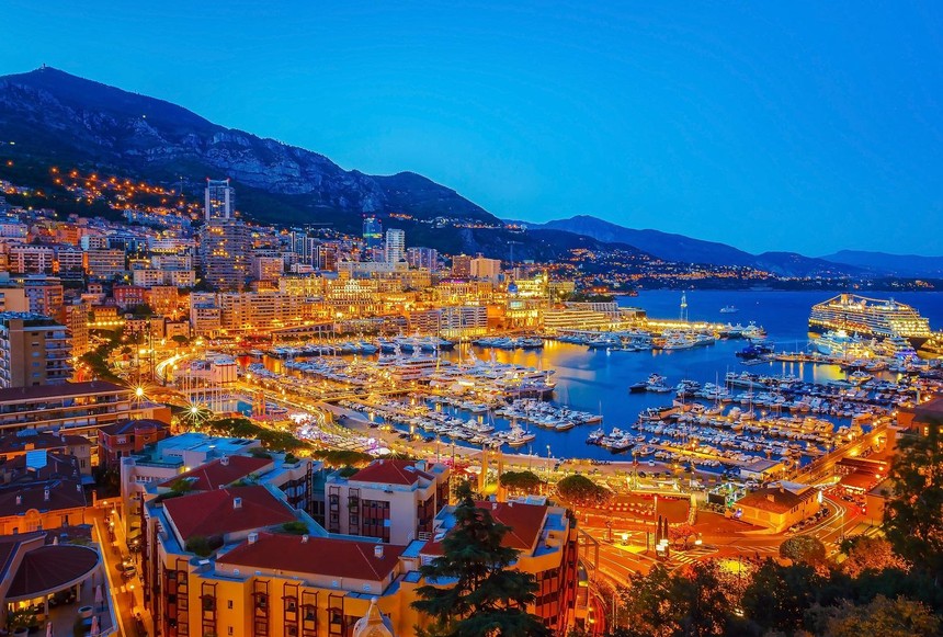 Du thuyền tham dự Monaco Yacht Show quy tụ về cảng Hercules