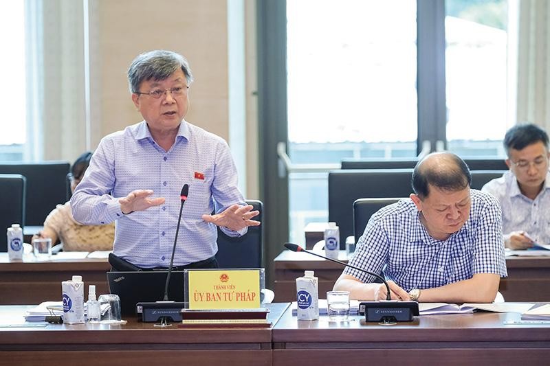 Đại biểu Trương Trọng Nghĩa nêu quan điểm về công tác phòng, chống tham nhũng tại phiên họp của Ủy ban Tư pháp của Quốc hội. Ảnh: T.T