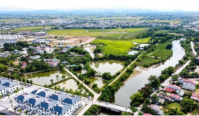 Dự án Khu đô thị Dầu Khí Nghệ An có vị trí đắc địa bên bờ sông Vinh nhưng 'treo' 12 năm... trên giấy. Ảnh T. Cường 
