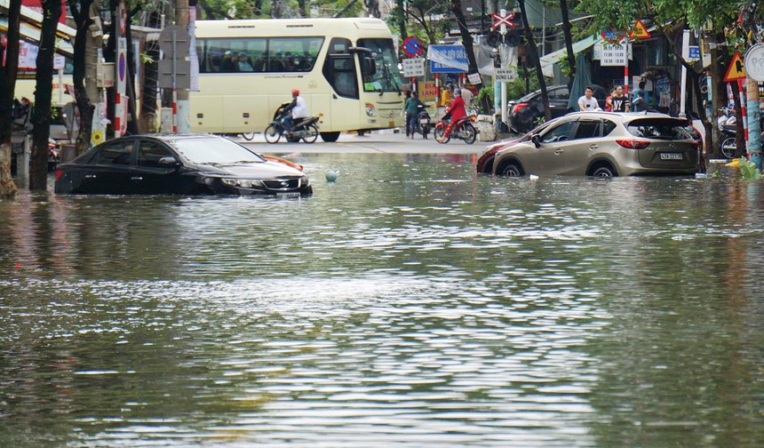 Chưa tính thiệt hại về tài sản, chỉ riêng tổn thất bảo hiểm xe sau vụ ngập lụt lịch sử tại Đà Nẵng ước tính nhiều tỷ đồng