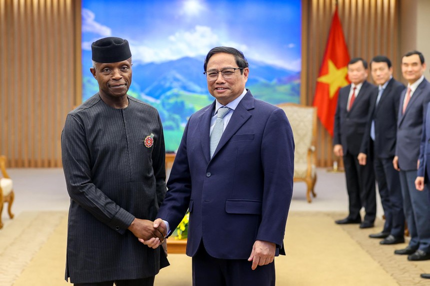 Thủ tướng Phạm Minh Chính và Phó Tổng thống Cộng hòa Liên bang Nigeria Yemi Osinbajo. (Ảnh: VGP/Nhật Bắc)