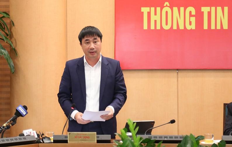 Phó Giám đốc Sở Xây dựng Hà Nội Mạc Đình Minh trả lời các câu hỏi của báo chí.