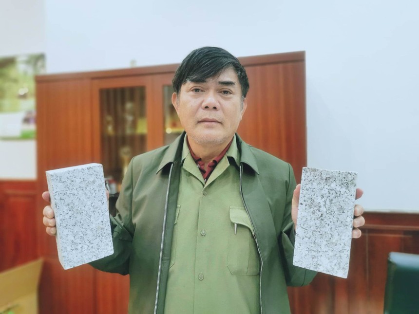 Ông Nguyễn Hữu Đường cho biết sẽ sử dụng đá granite dày 6cm để lát vỉa hè.