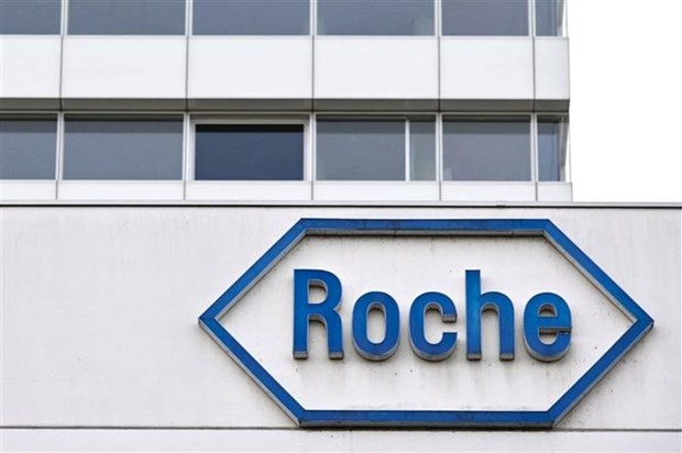 Biểu tượng của Hãng dược phẩm Roche tại trụ sở ở Basel, Thụy Sĩ. (Ảnh: AFP/TTXVN) 