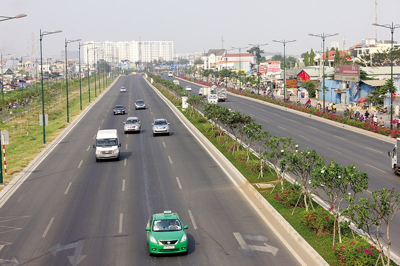 Đường Phạm Văn Đồng là tuyến đường rộng nhất tại TP.HCM hiện nay được đầu tư theo hình thức BT. Ảnh: Anh Quân 