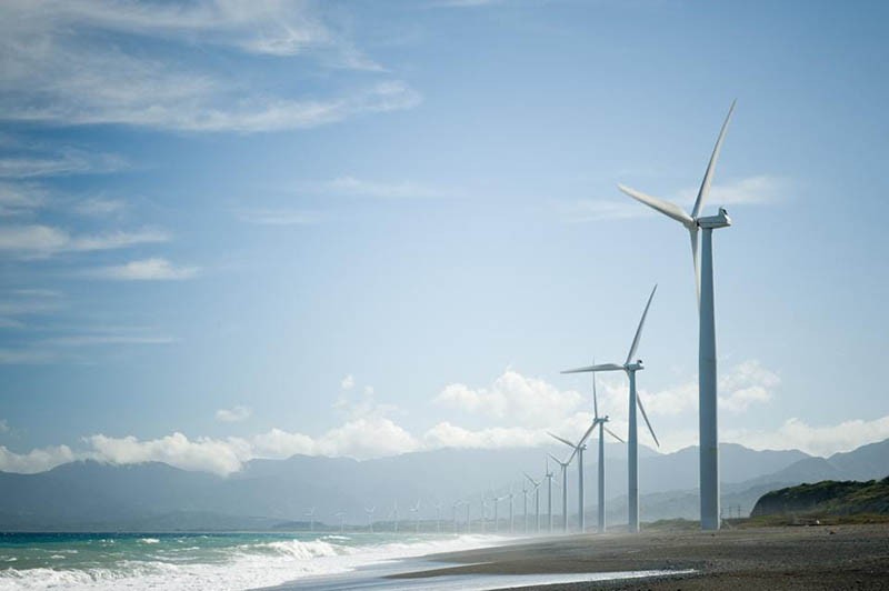 Cối xay gió của AC Energy ở Bangui. Ilocos Norte ở miền bắc Philippines. Nguồn: Forbes