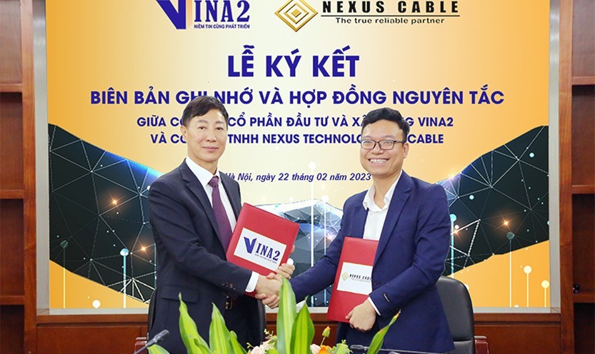 Ông Nguyễn Huy Quang (phải) - Phó chủ tịch HĐQT VINA2 và ông See Gun Ok - Chủ tịch HĐTV, Tổng giám đốc Nexus Cable ký kết biên bản ghi nhớ và hợp đồng nguyên tắc nhà máy sản xuất dây điện và cáp điện công nghệ cao