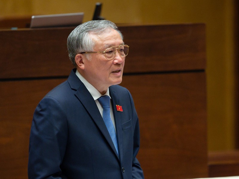 Chánh án Toà an nhân nhân Tối cao Nguyễn Hoà Bình trả lời chất vấn tại Quốc hội.