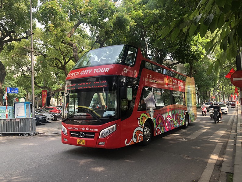 Du khách tham quan Hà Nội bằng xe buýt 2 tầng theo hành trình City tour trong thời gian từ 29/4 - 3/5/2023 sẽ được miễn phí vé.