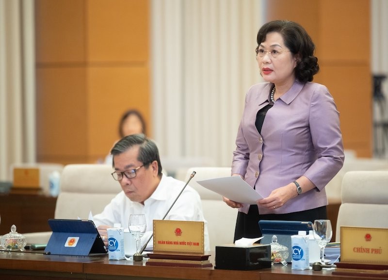Thống đốc Ngân hàng Nhà nước Nguyễn Thị Hồng phát biểu tại phiên họp. 