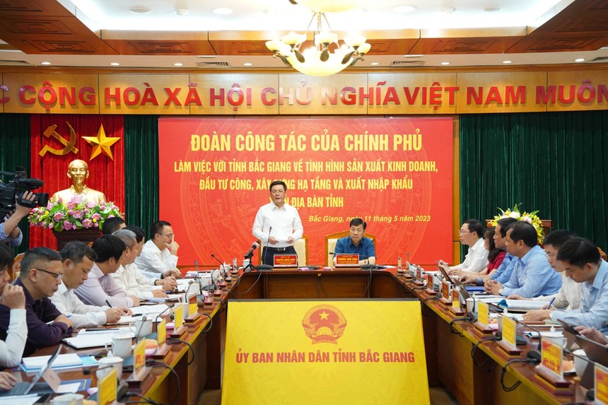 Bộ trưởng Nguyễn Hồng Diên làm việc tại Bắc Giang.
