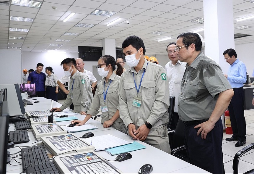 Thủ tướng Phạm Minh Chính và đoàn công tác của Chính phủ kiểm tra thực địa Dự án Nhà máy sản xuất đạm Ninh Bình,tháng 8/2022