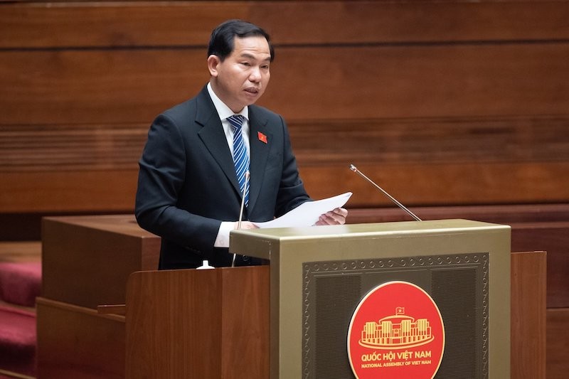 Chủ nhiệm Ủy ban Tài chính - Ngân sách Lê Quang Mạnh trình bày báo cáo thẩm tra. 