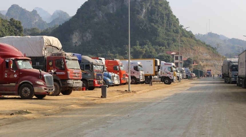 Sở Công thương Lạng Sơn đề nghị các địa phương thông tin rộng rãi tới các DN về tình trạng ùn ứ xe hàng chờ xuất khẩu.