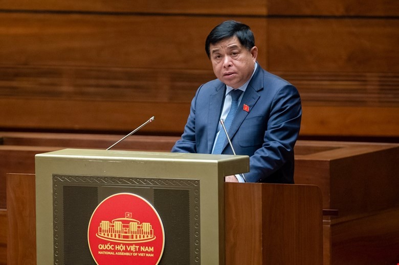 Bộ trưởng Bộ Kế hoạch và Đầu tư Nguyễn Chí Dũng tại kỳ họp thứ năm của Quốc hội. 