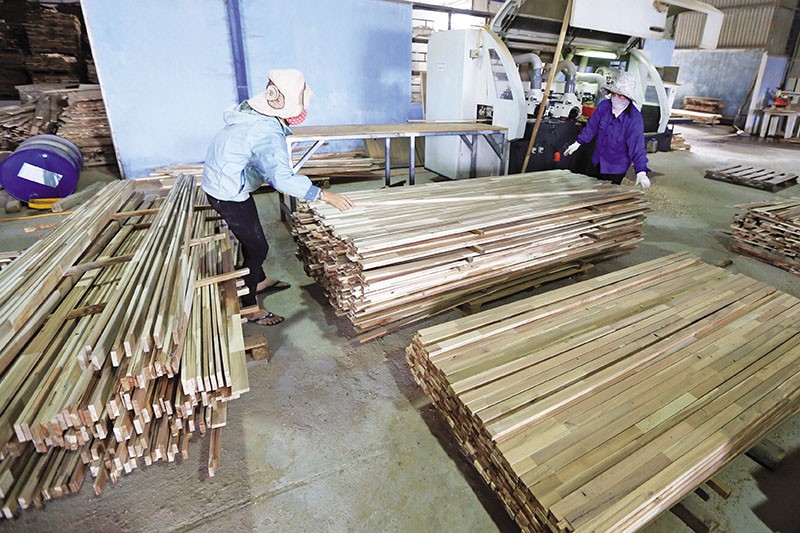Kim ngạch xuất khẩu gỗ và sản phẩm gỗ trong nửa đầu năm đạt 6 tỷ USD, giảm 28,8% so với cùng kỳ. 